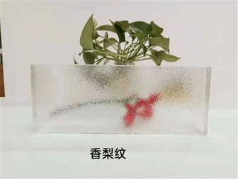 קרח מרקם u זכוכית בצורת U